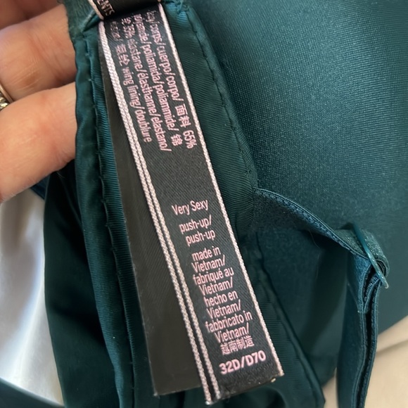 Victoria Secret SHINE ’Very Sexy Shine’ Push Up Bra - Picture 7 of 11